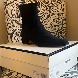 NIB Steve Madden DUSTY Navy Suede Ankle Boots Size 7.5